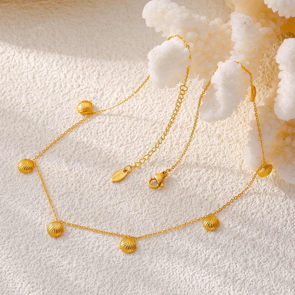 Gold coast Mini shell necklace