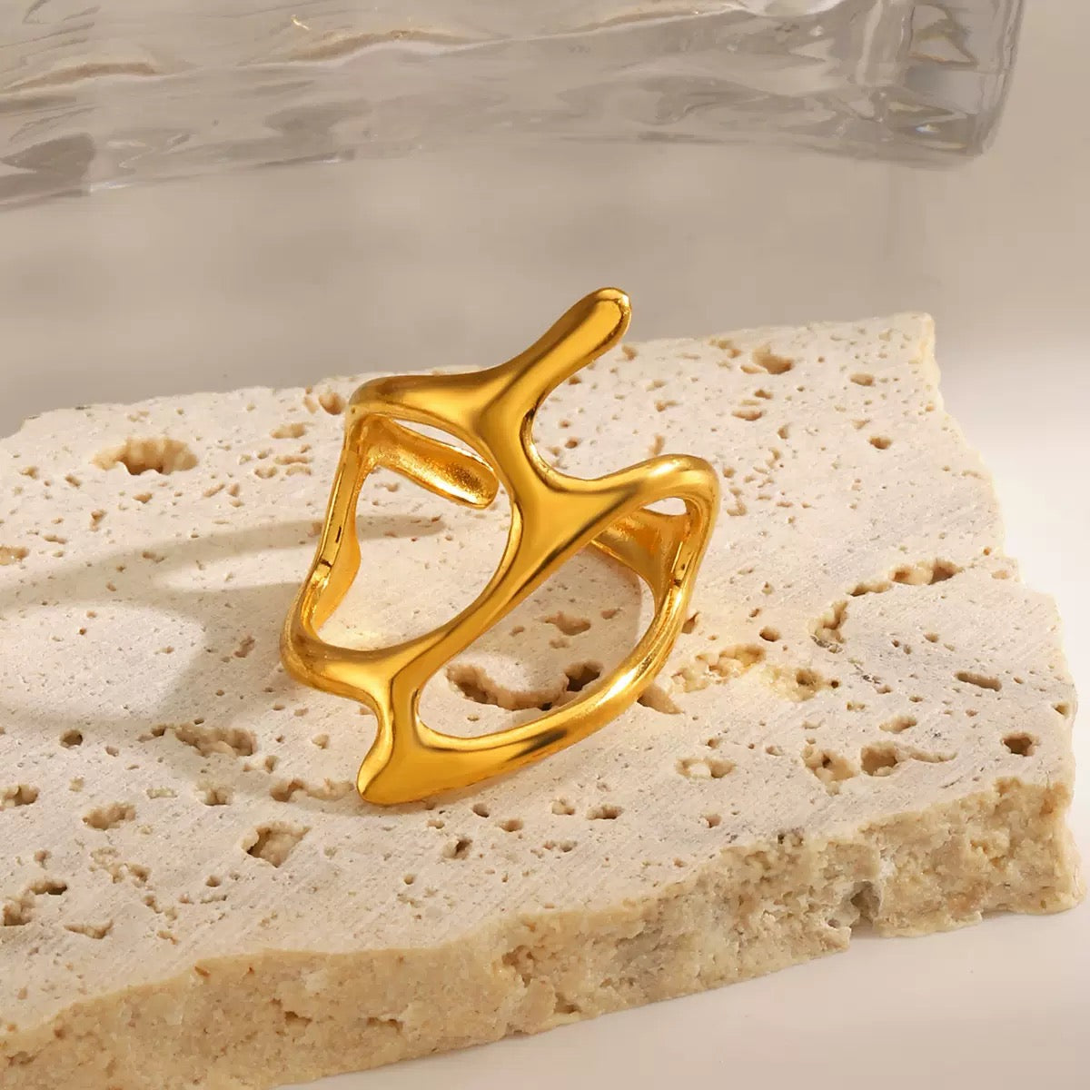 Elizabeth Lines wave rings