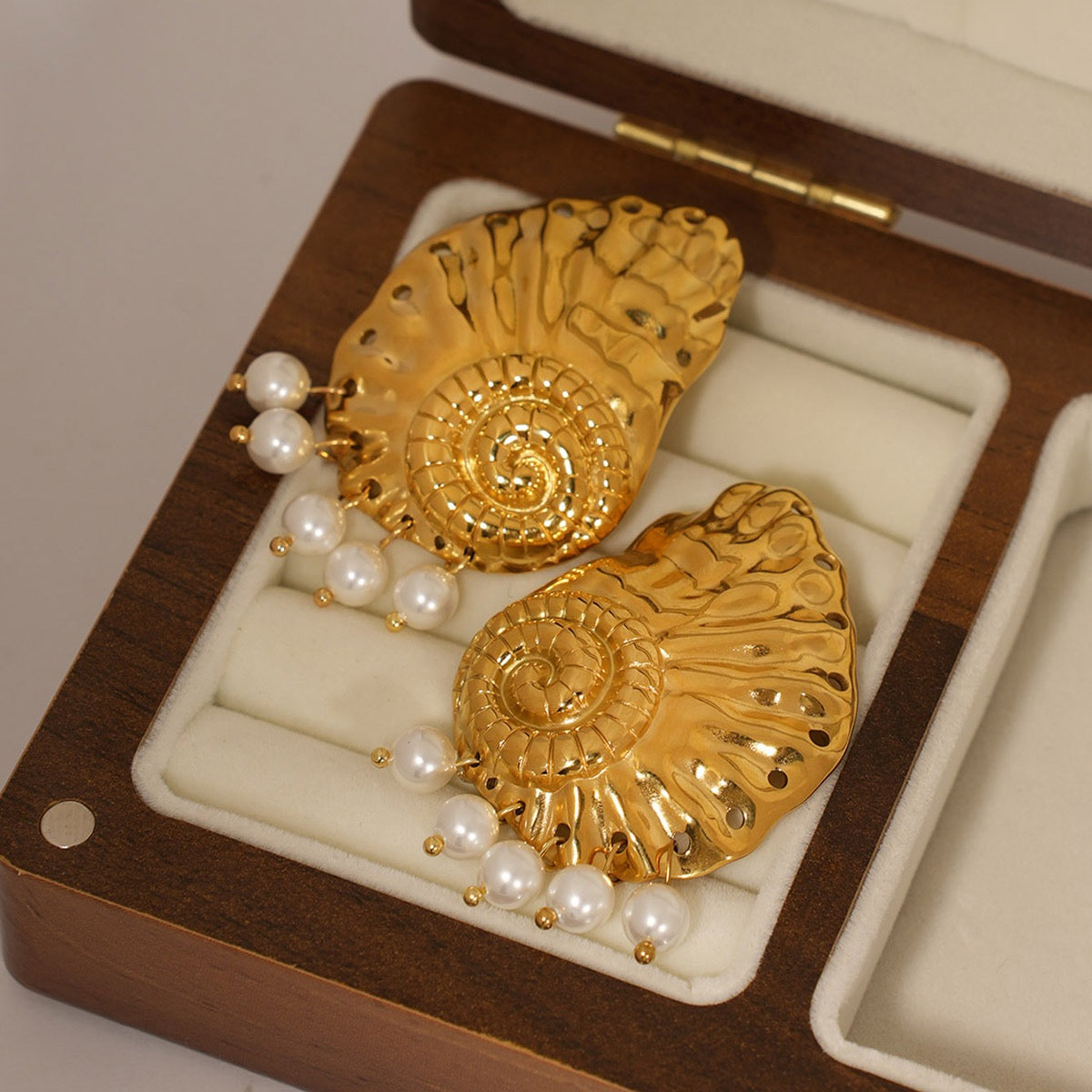 Pearly shell earrings