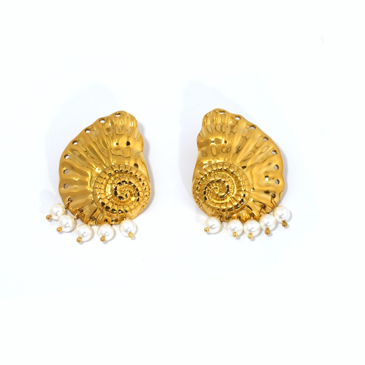 Pearly shell earrings