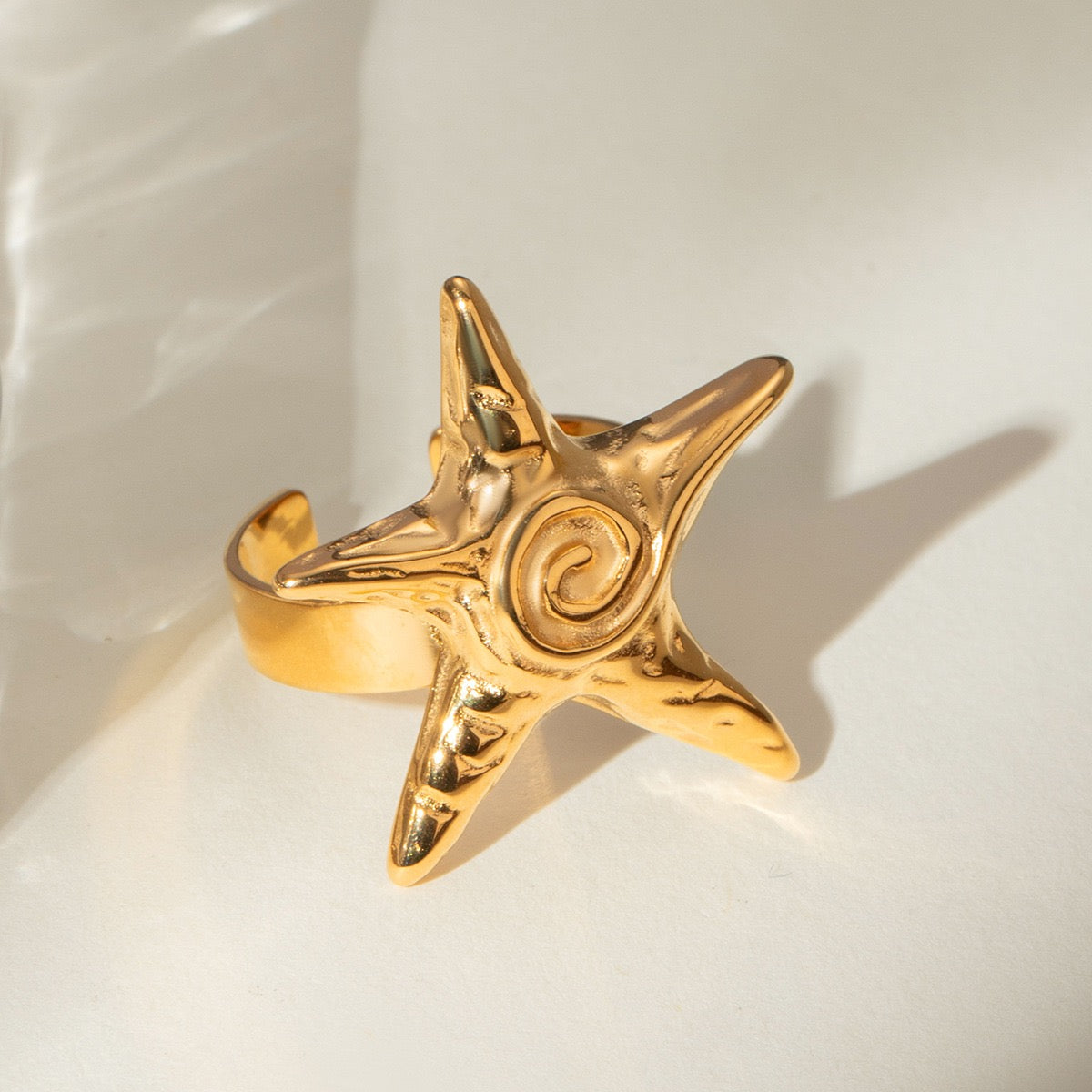 A Bondi star ring