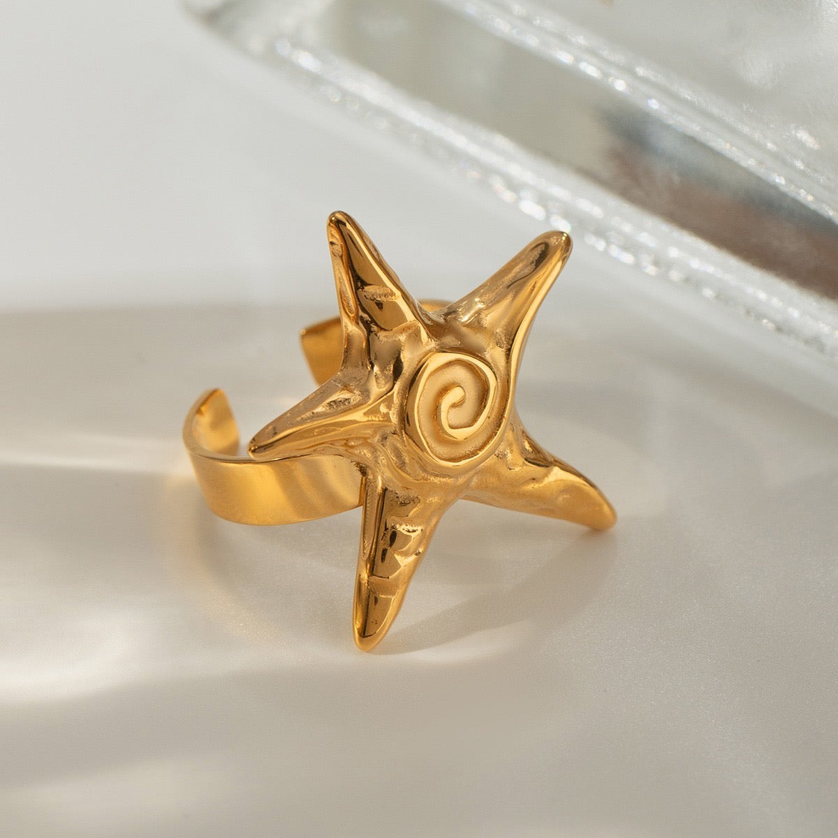 A Bondi star ring