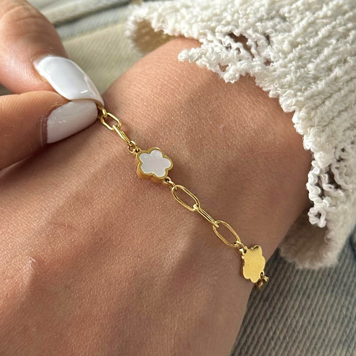 Christina Little white flower set