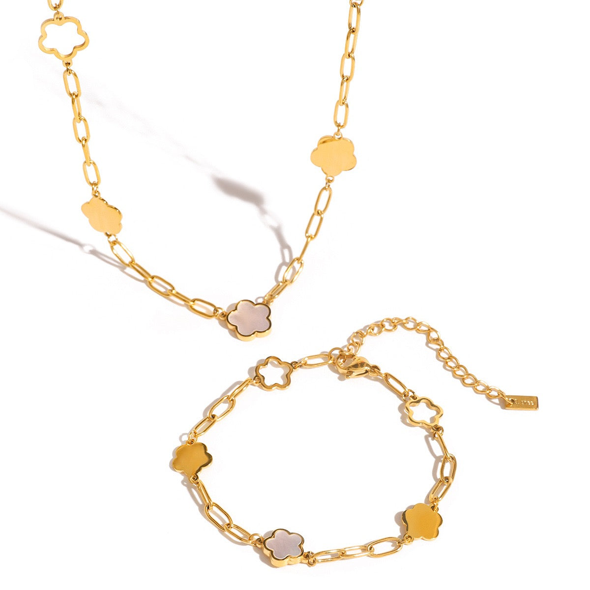 Christina Little white flower set