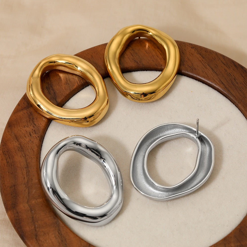 Oval hoops earrings