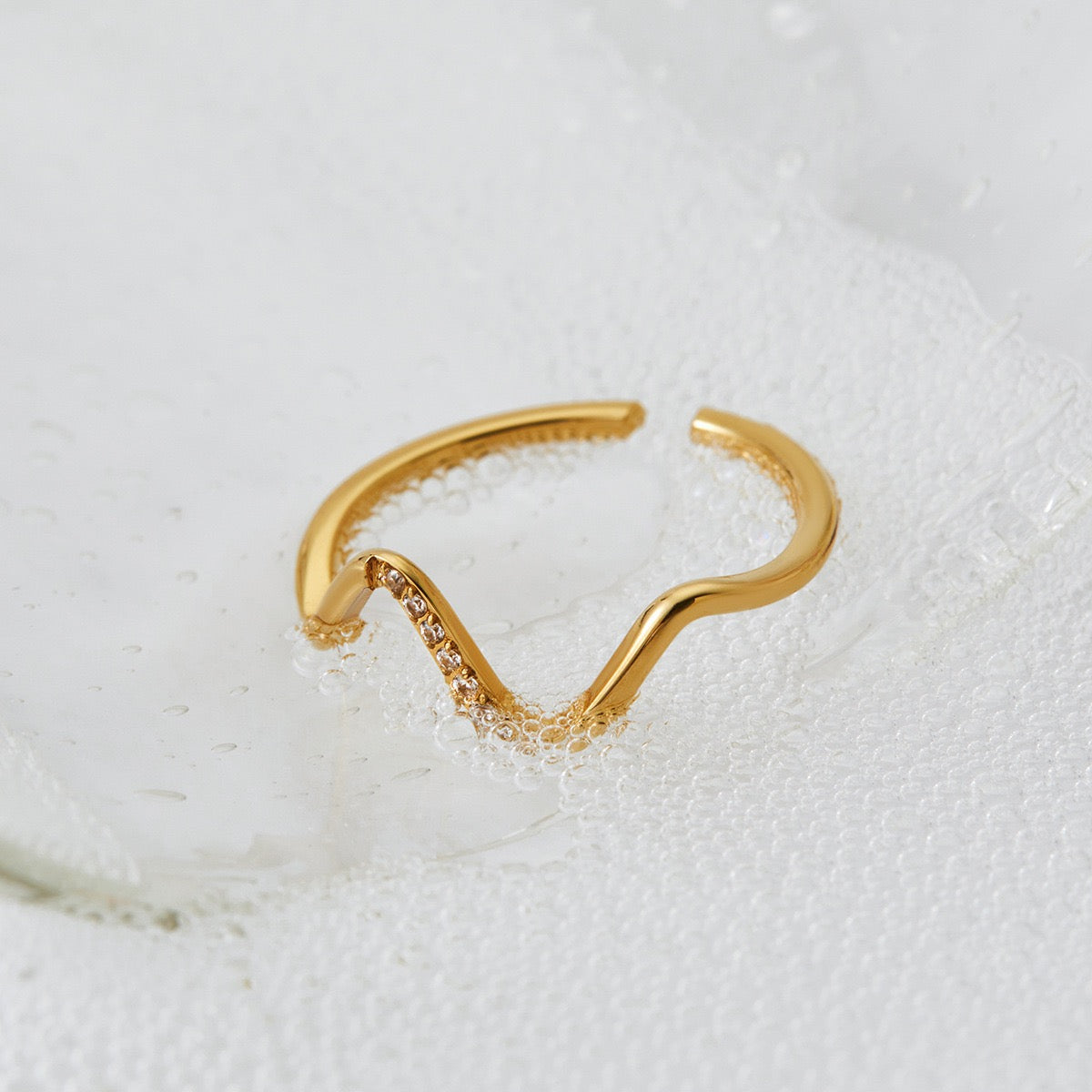 Dainty wave rings