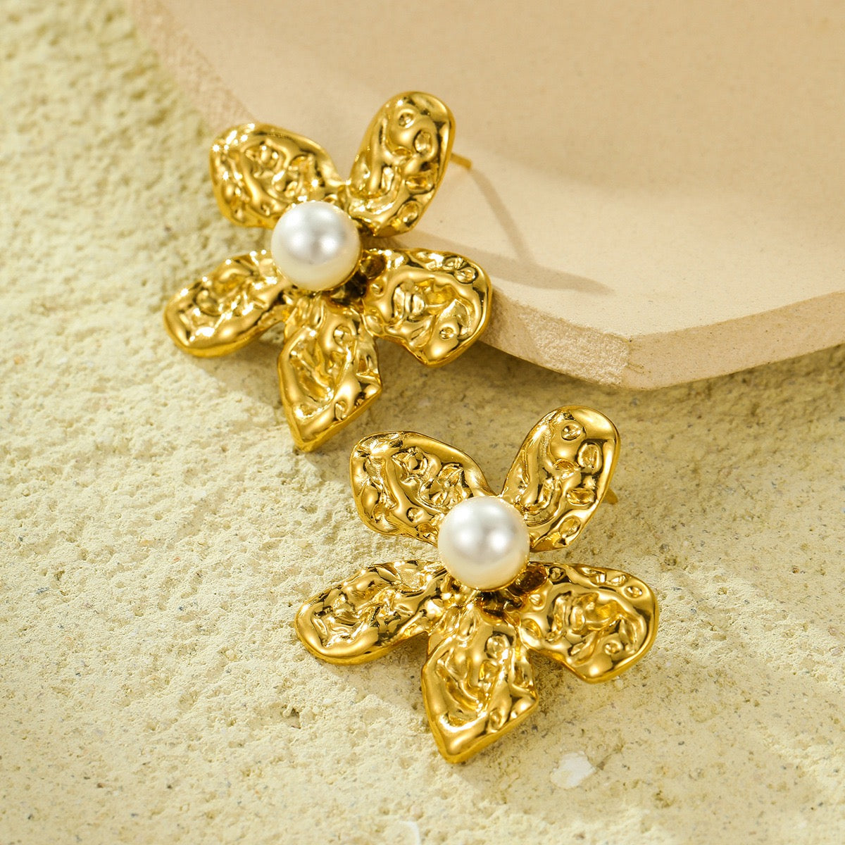 Pearly flower earrings