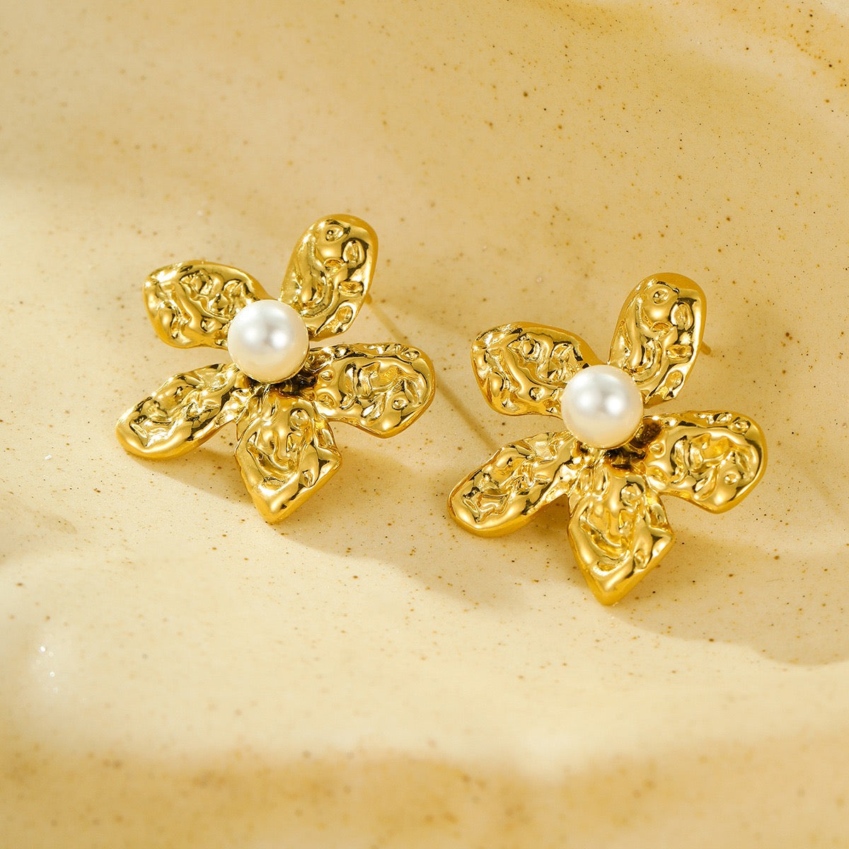 Pearly flower earrings