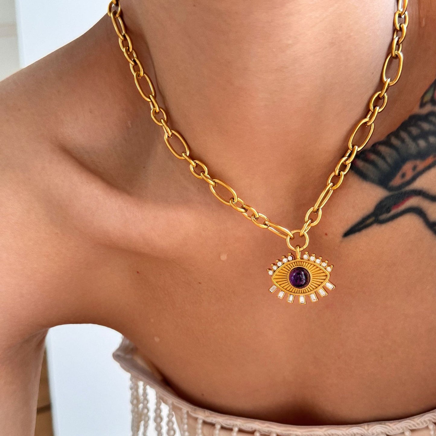 Bold eye necklace