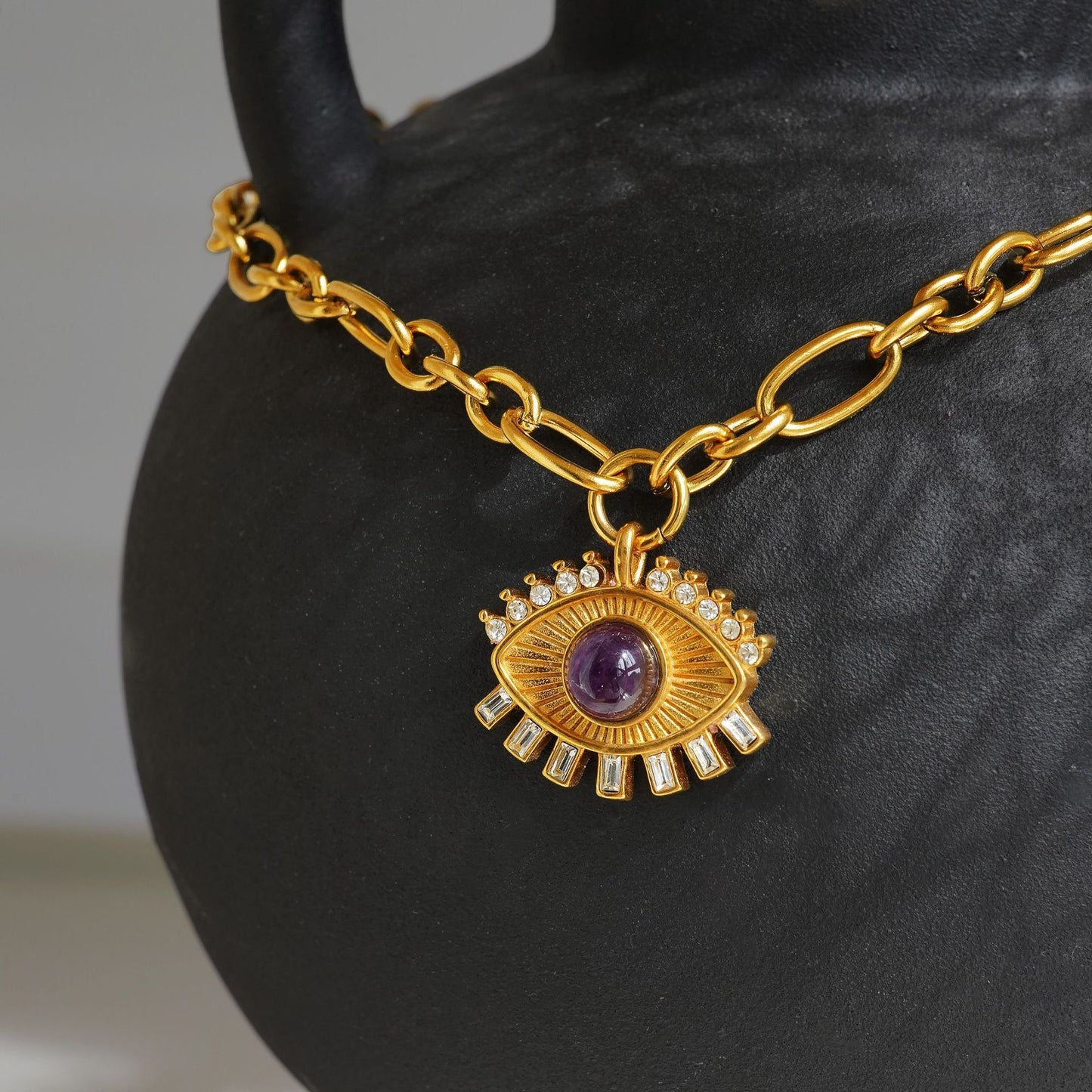 Bold eye necklace
