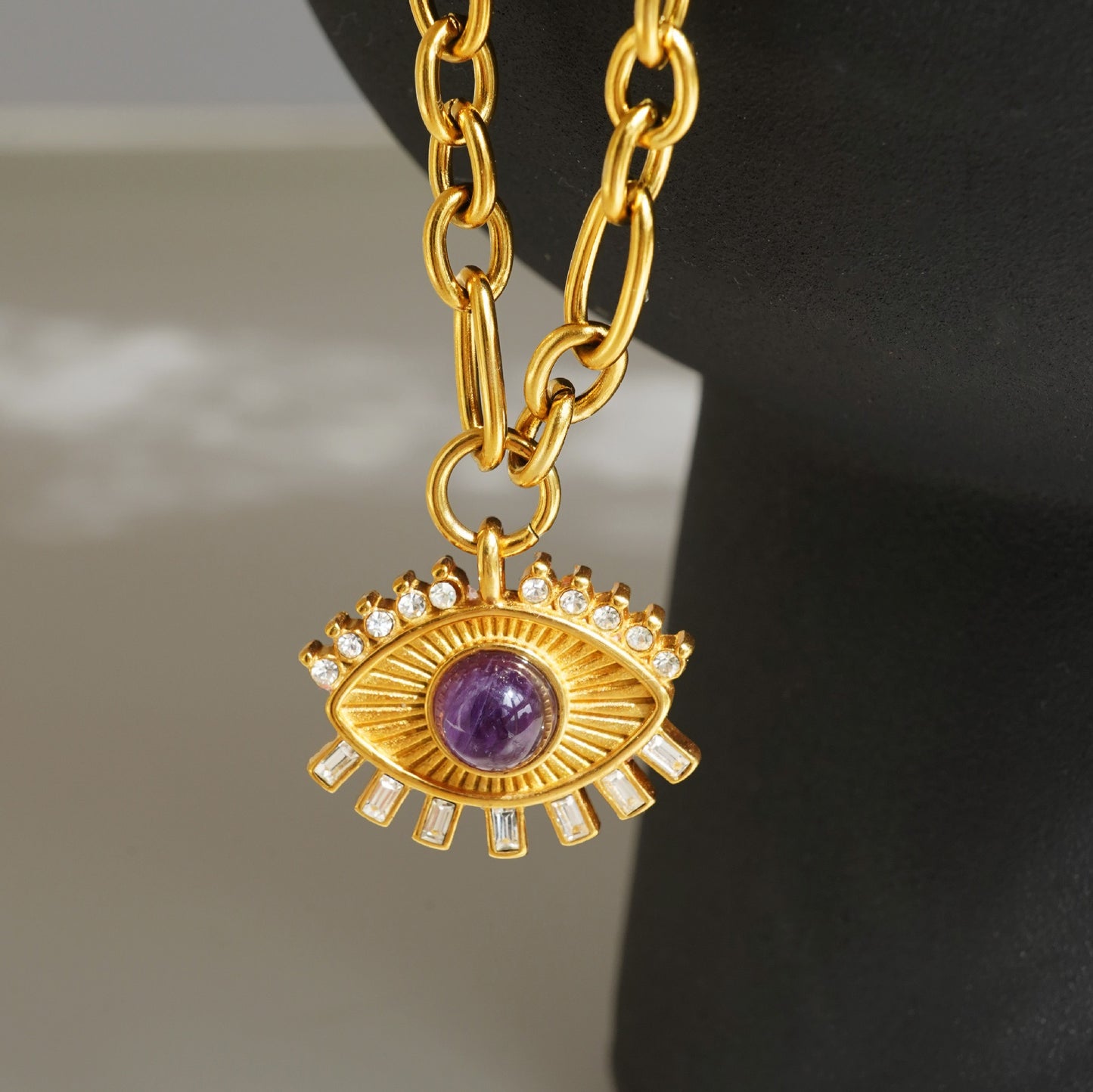 Bold eye necklace