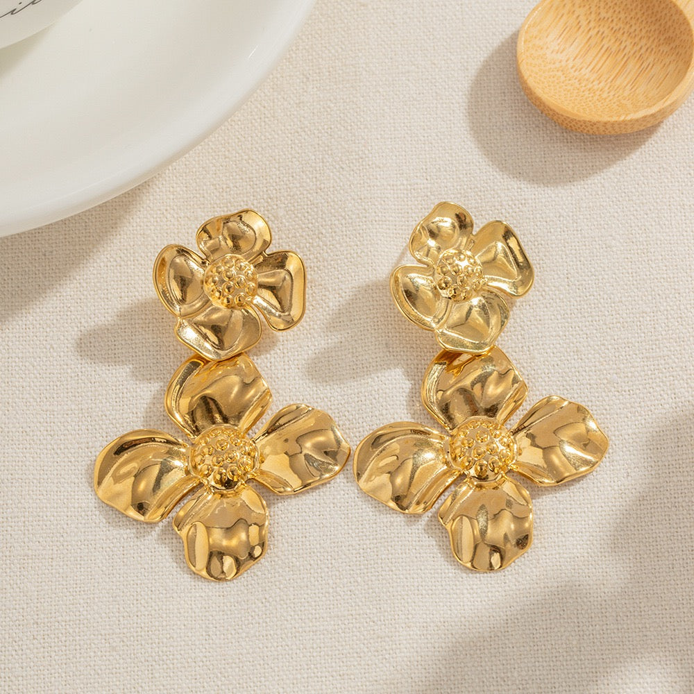 Nicoson Clover flower earrings