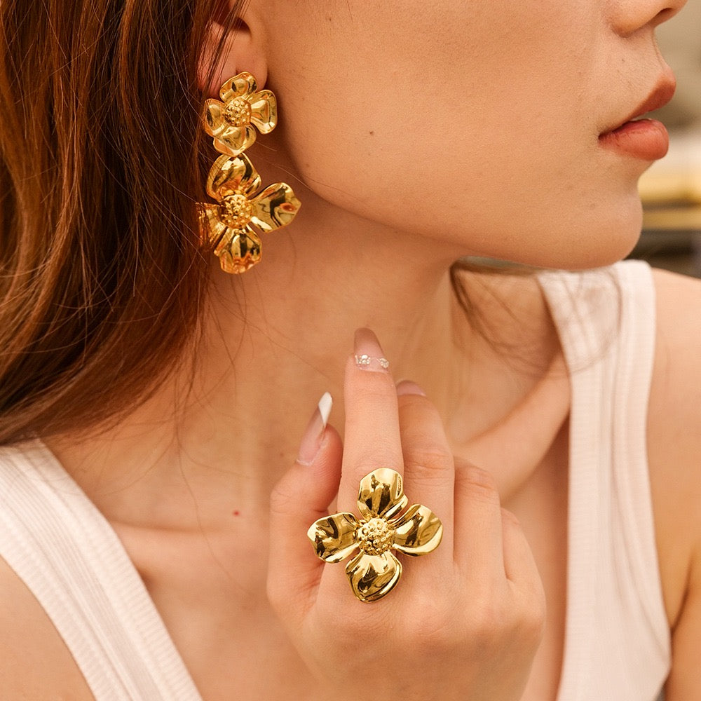 Nicoson Clover flower earrings