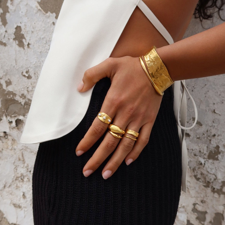 Emeret Pearly rings
