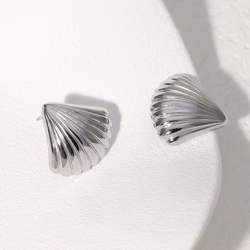 Dainty shell earrings