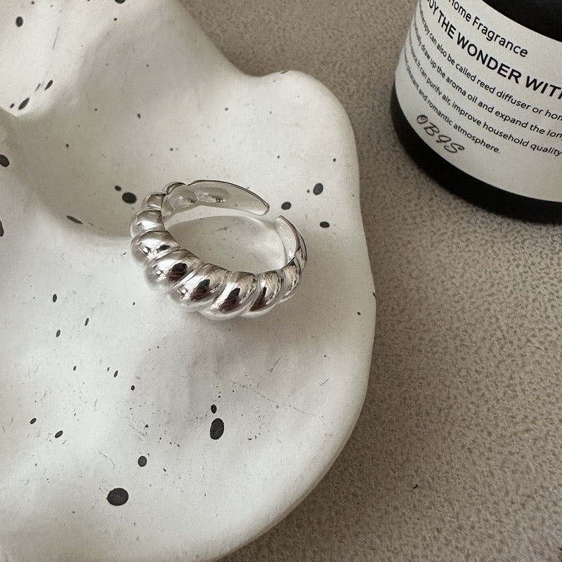 Classic twist sterling silver ring