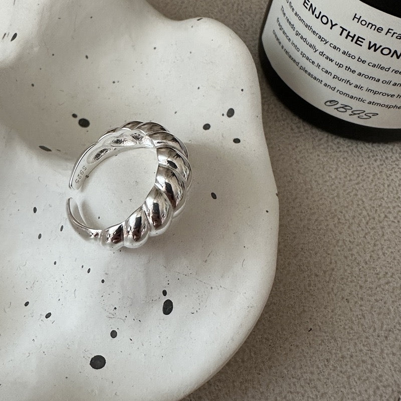 Classic twist sterling silver ring