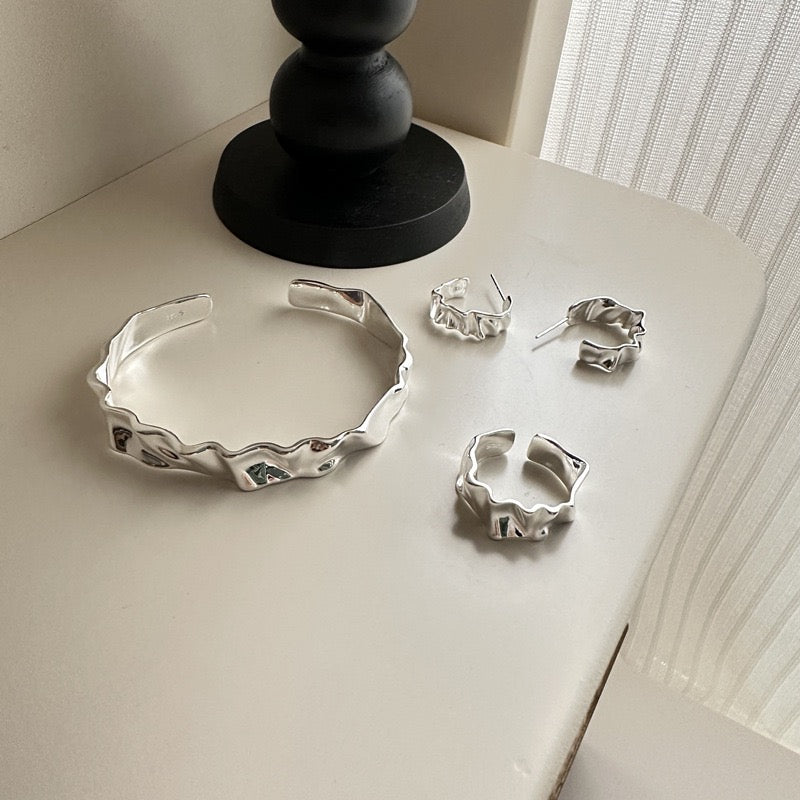 Folding sterling silver bangle