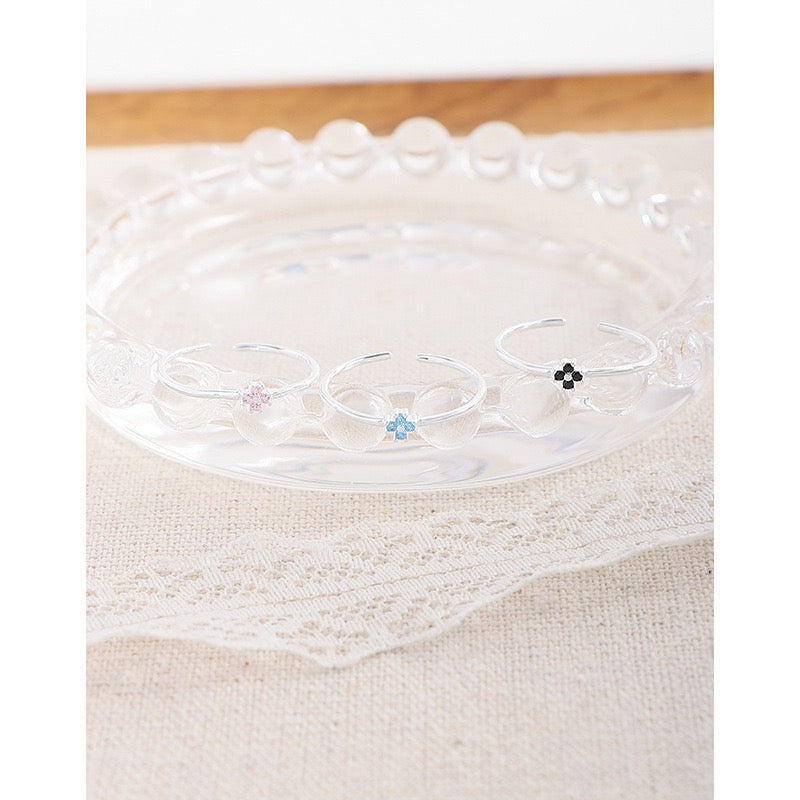 Dainty flower silver ring