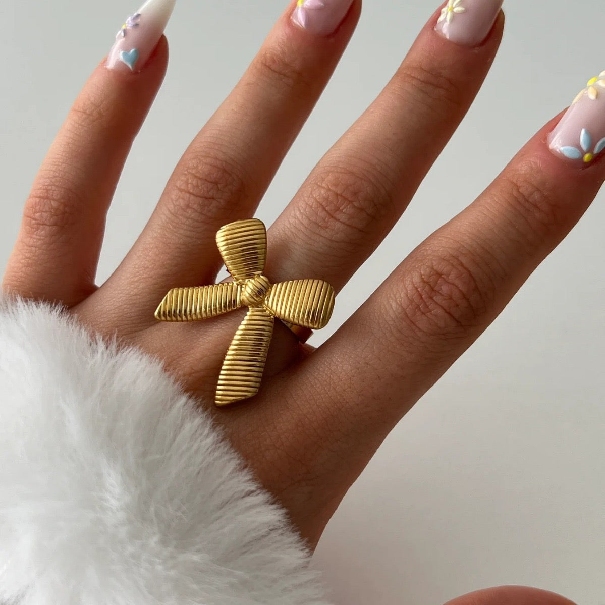 Cute bow ring