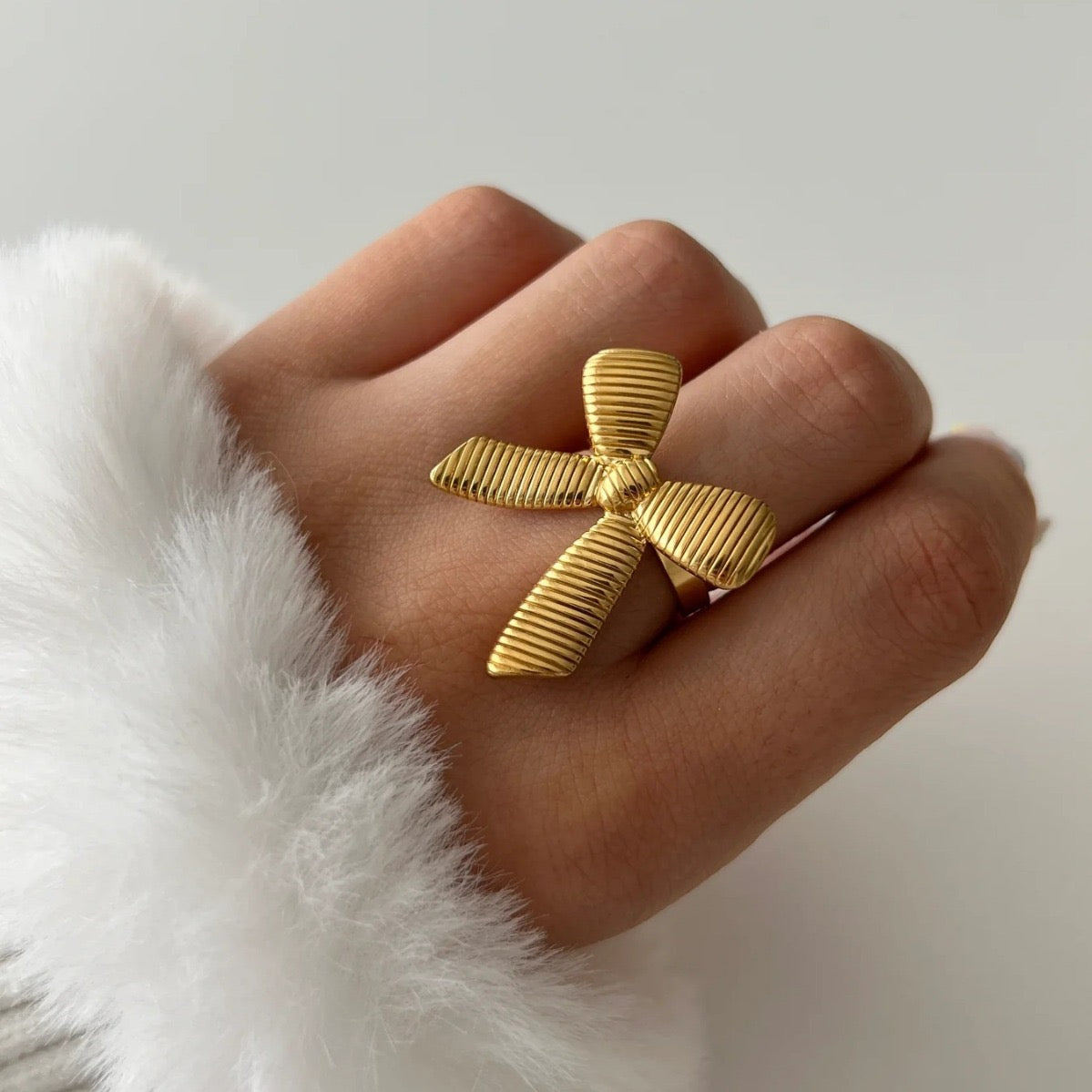 Cute bow ring