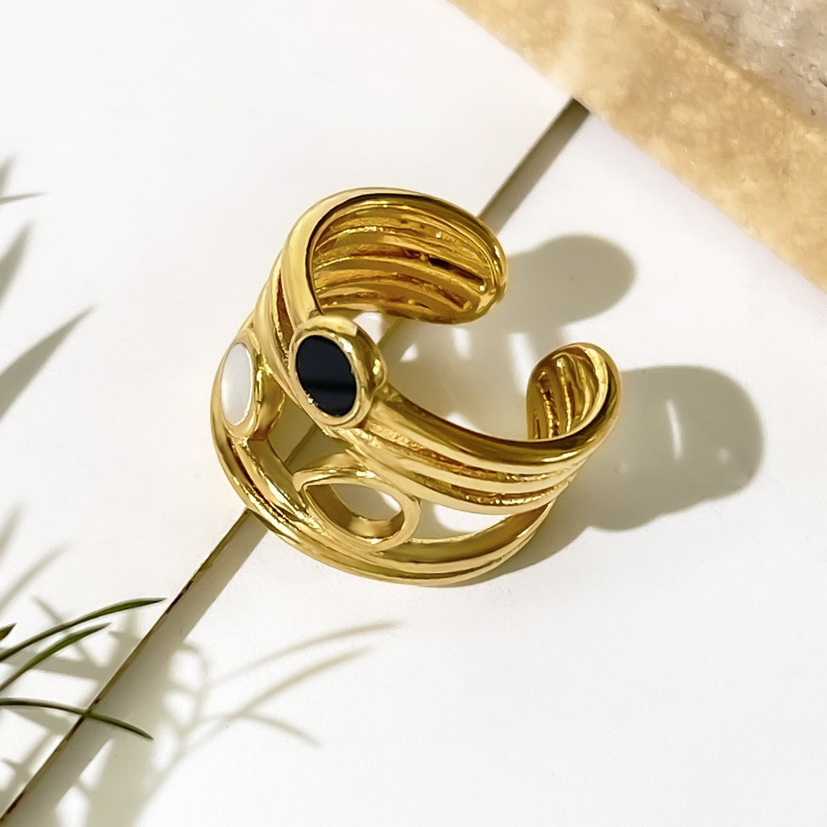 Black and white layer ring