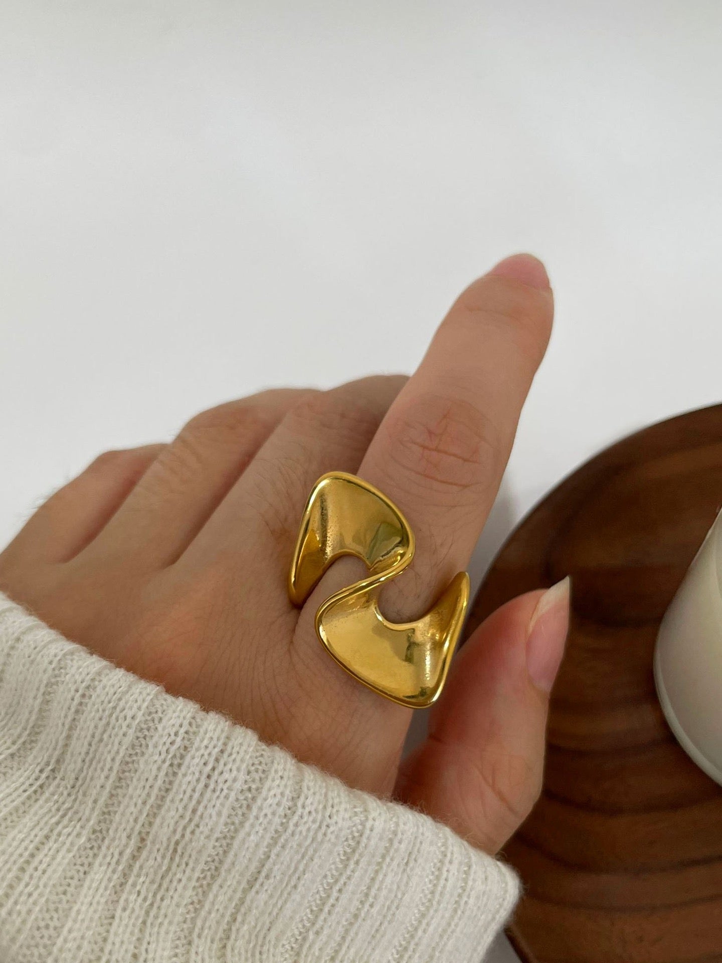 Waves of the sea statement ring