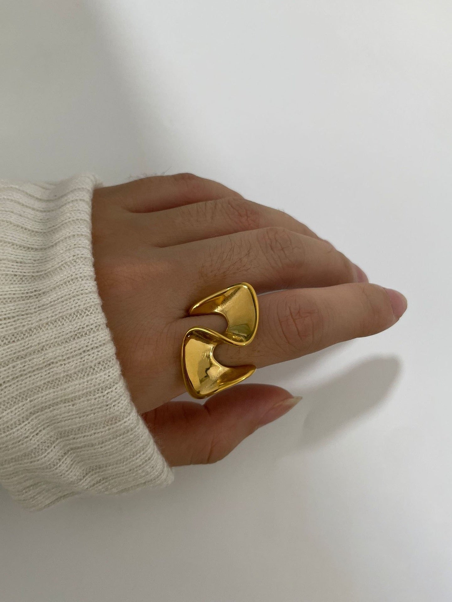 Waves of the sea statement ring