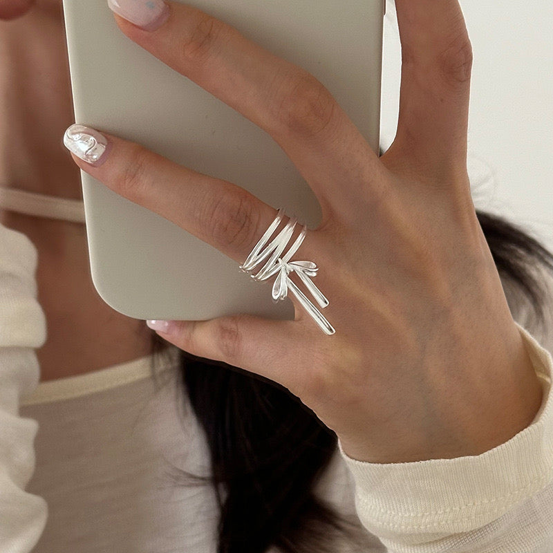 Hilaia Bow Silver ring