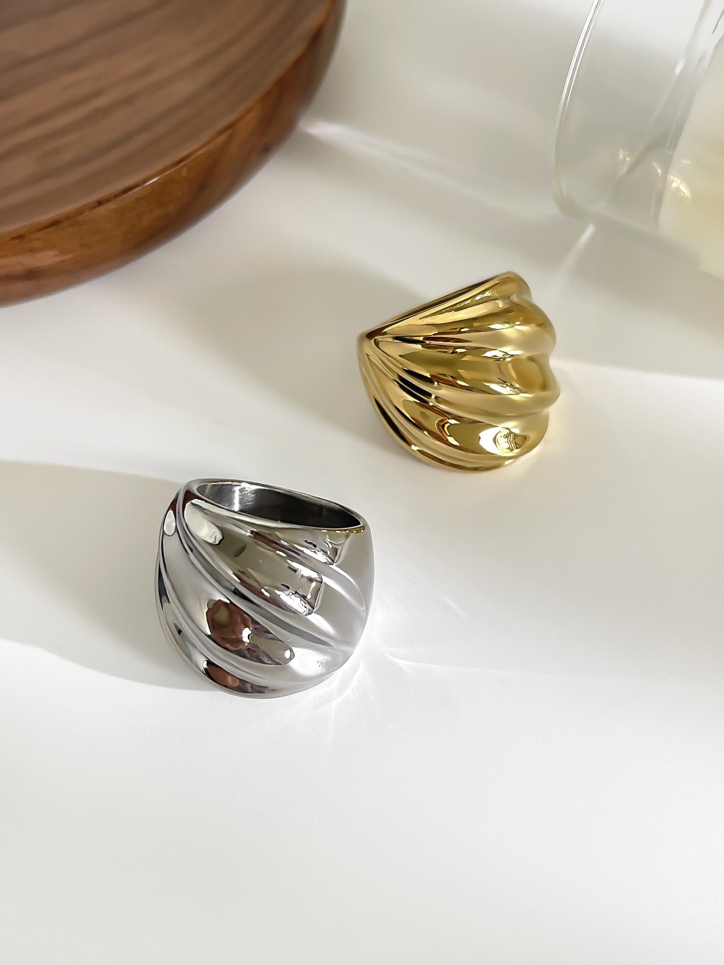 Big layer of waves statement ring