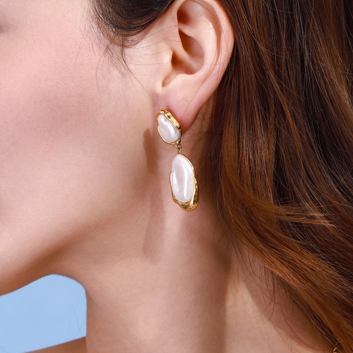 White pearly earrings