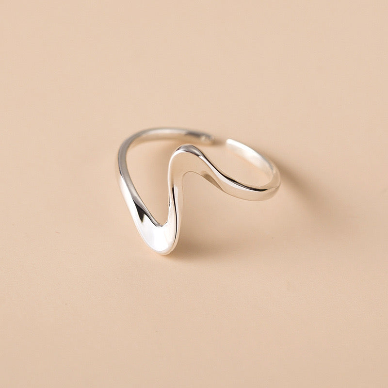 Daphne Big wave Silver ring
