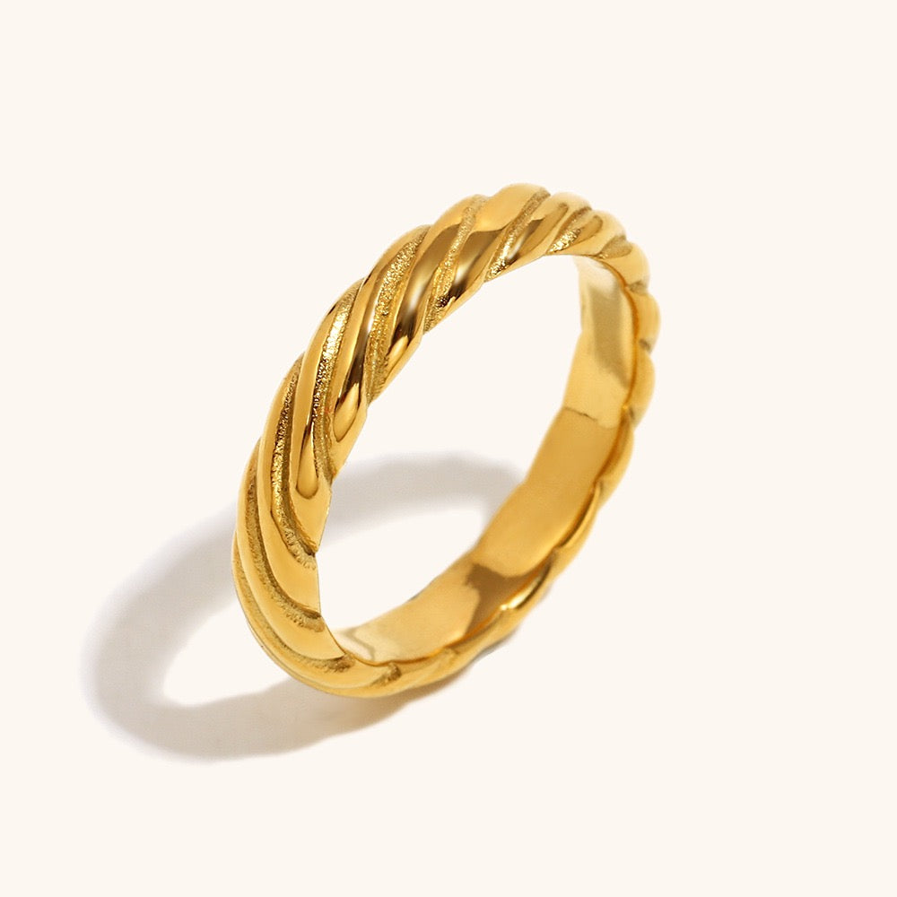 Classic braid band ring