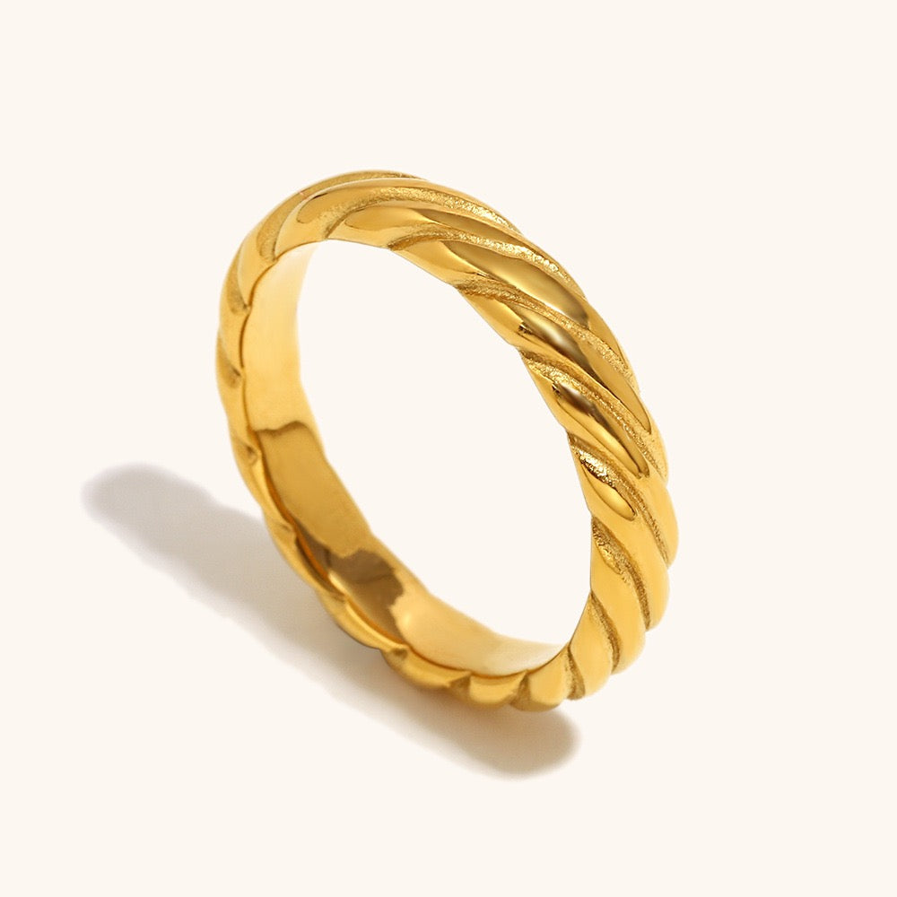 Classic braid band ring