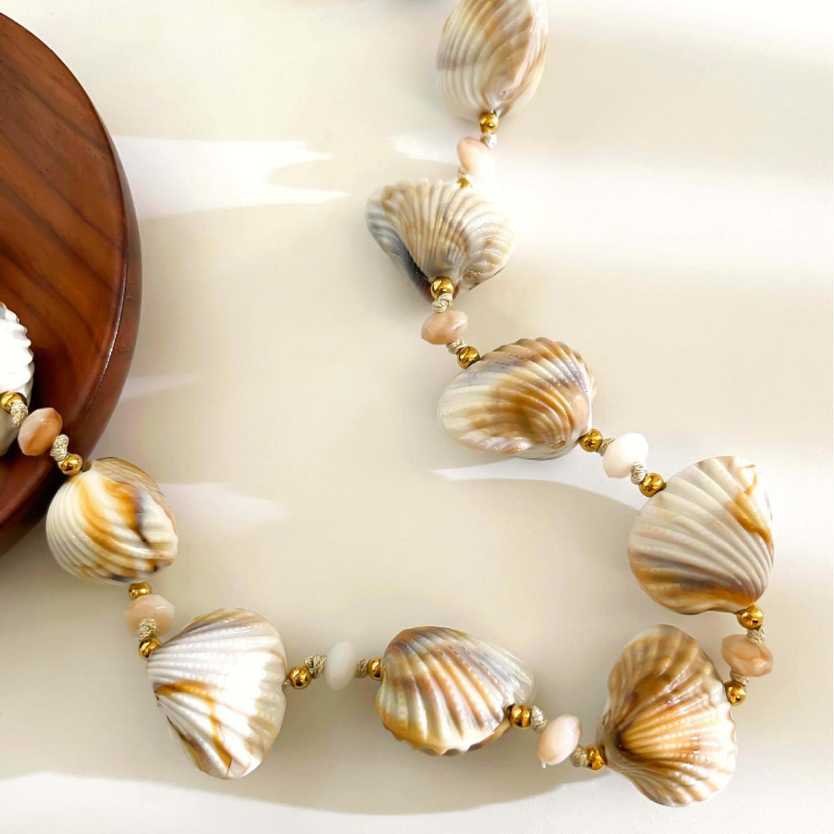 Acrylic shell necklace