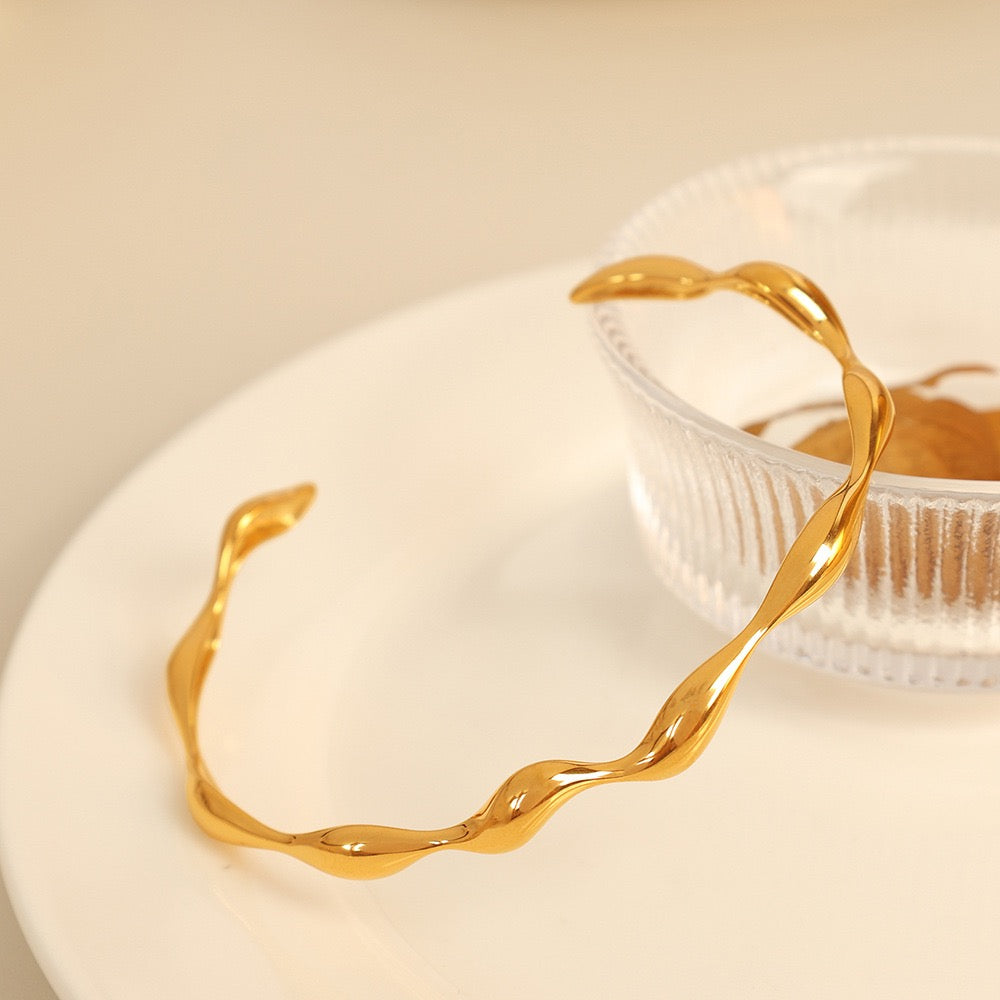 Mini wave bangles