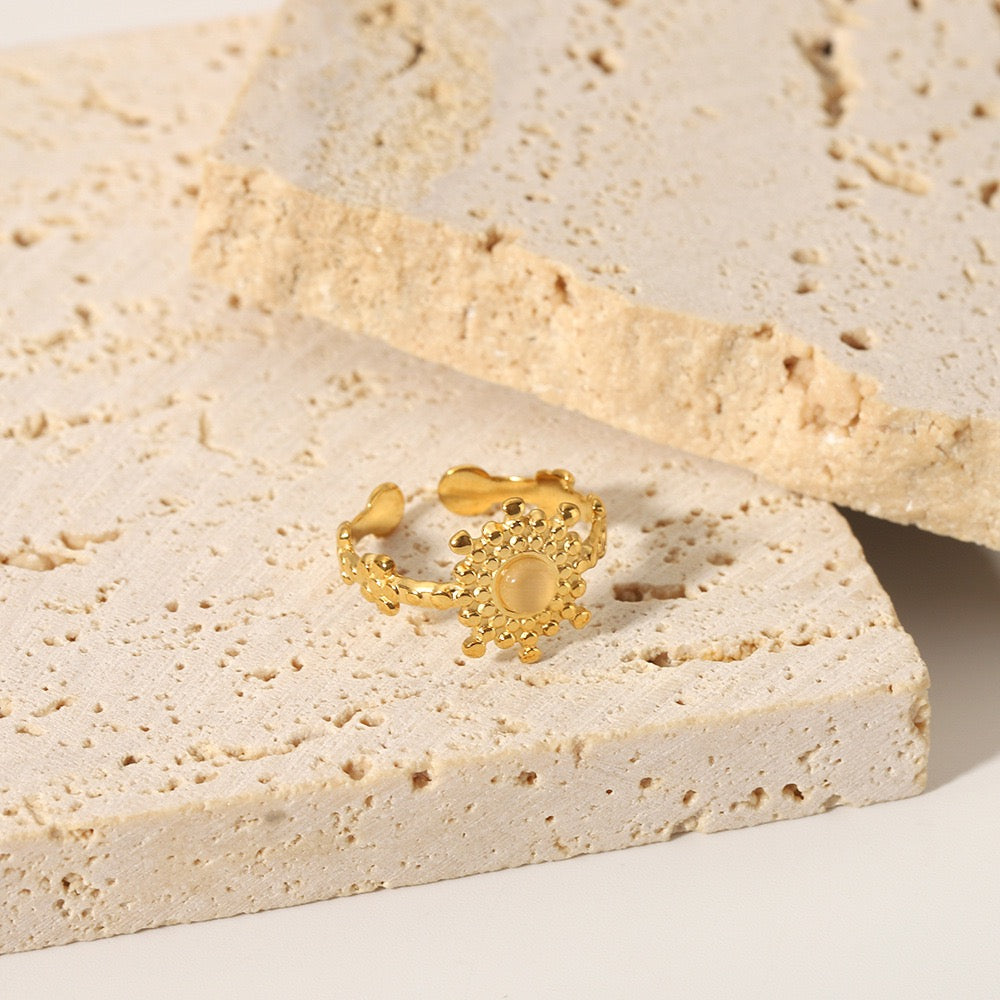 Cat eye sun ring
