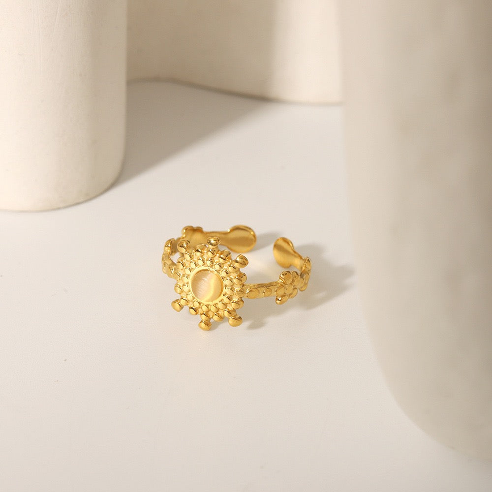 Cat eye sun ring
