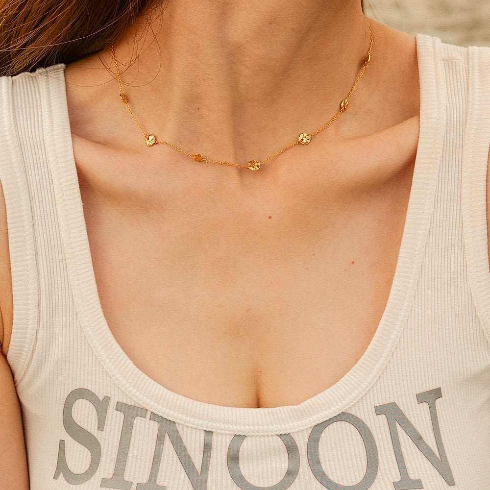 Dainty chips necklace