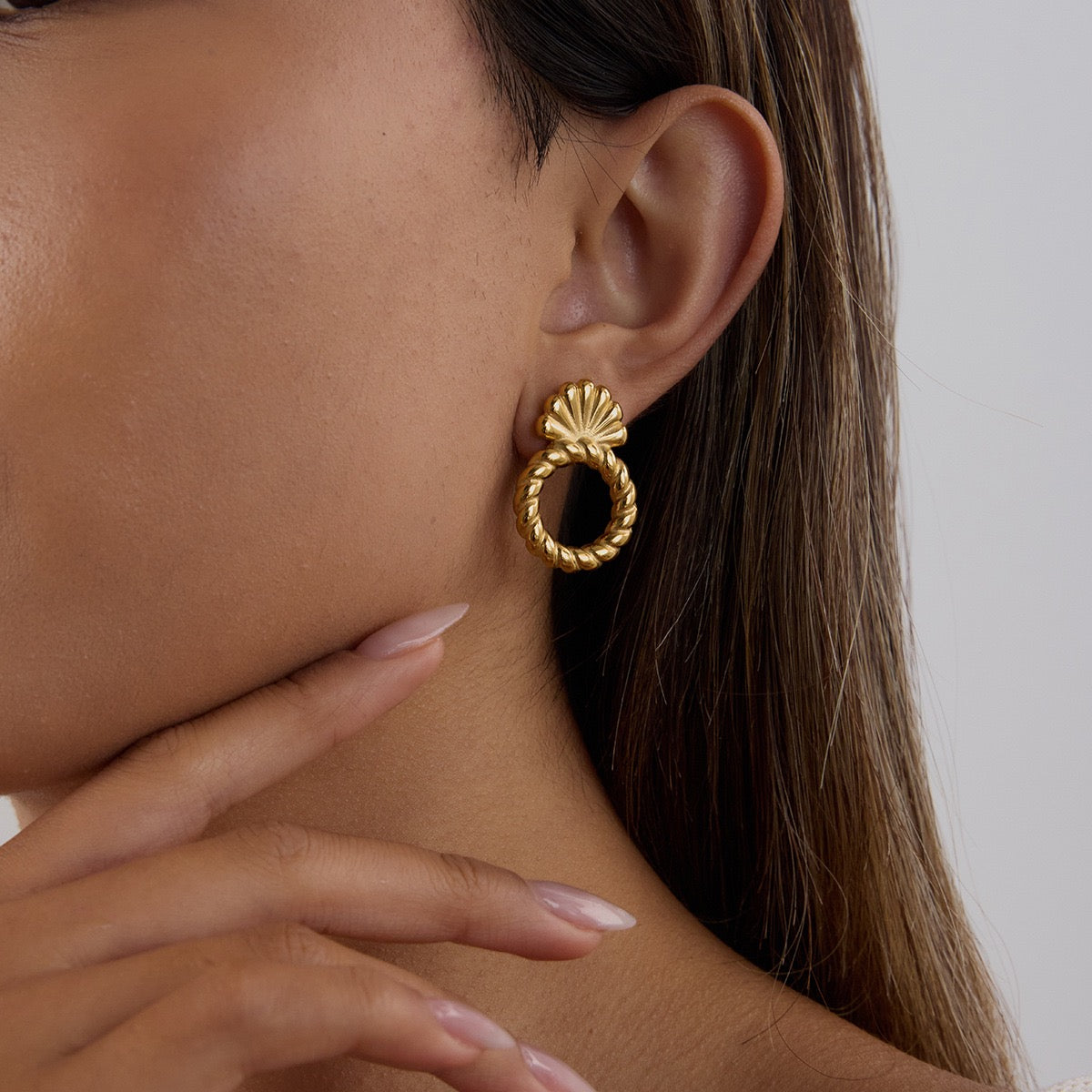 Shell hoops earrings