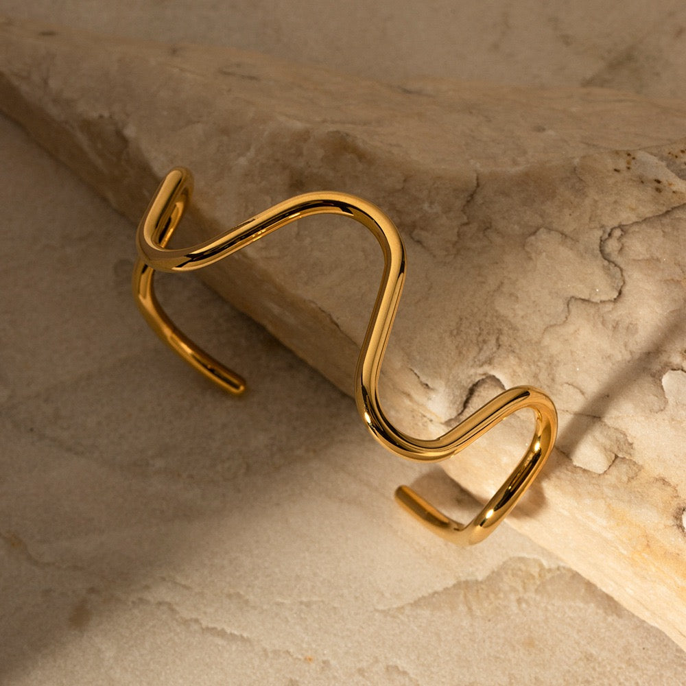 Biancia wave bangle