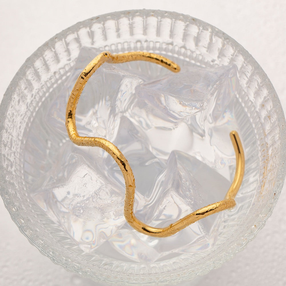 Biancia wave bangle