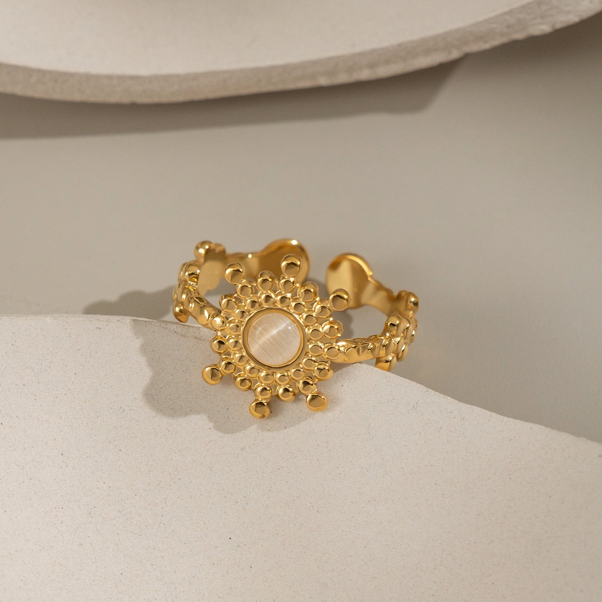 Cat eye sun ring