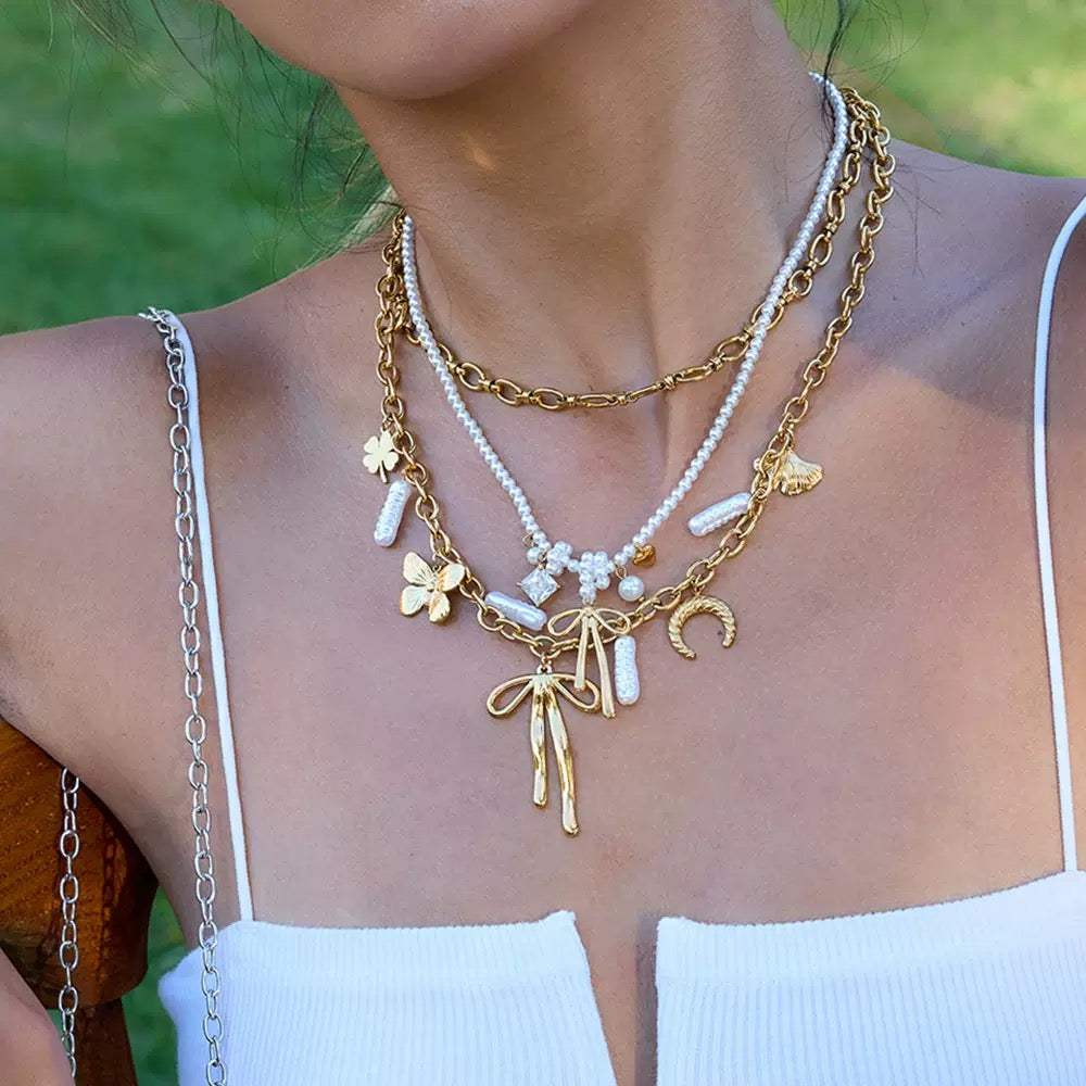 Pearly bow charm necklace