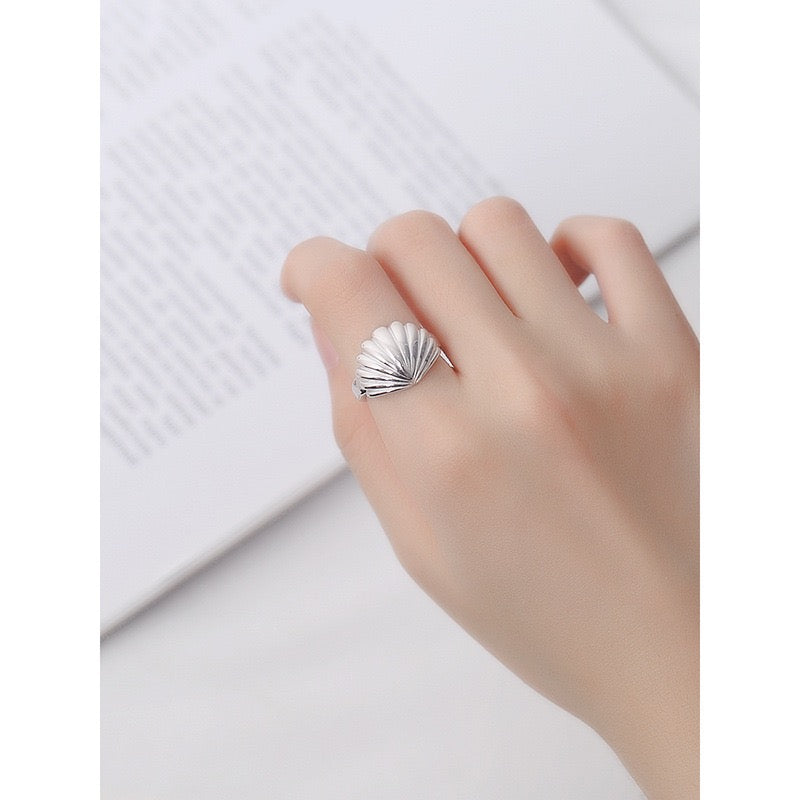 Sterling silver shell ring
