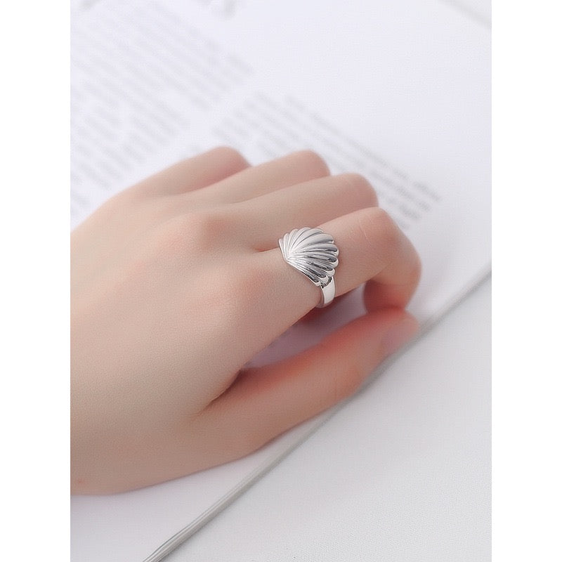 Sterling silver shell ring