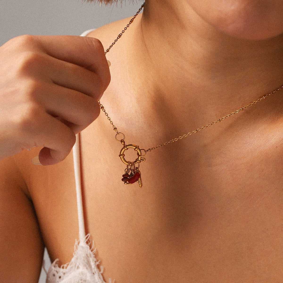 Red coral shell necklace