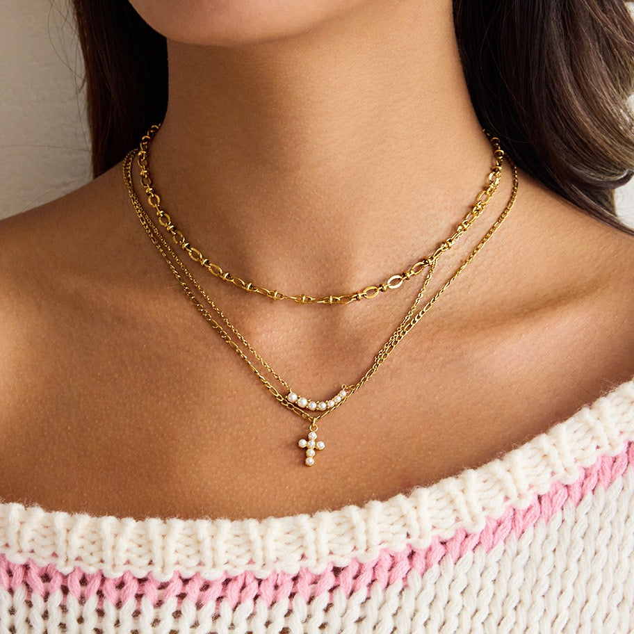Dainty pearly cross necklace