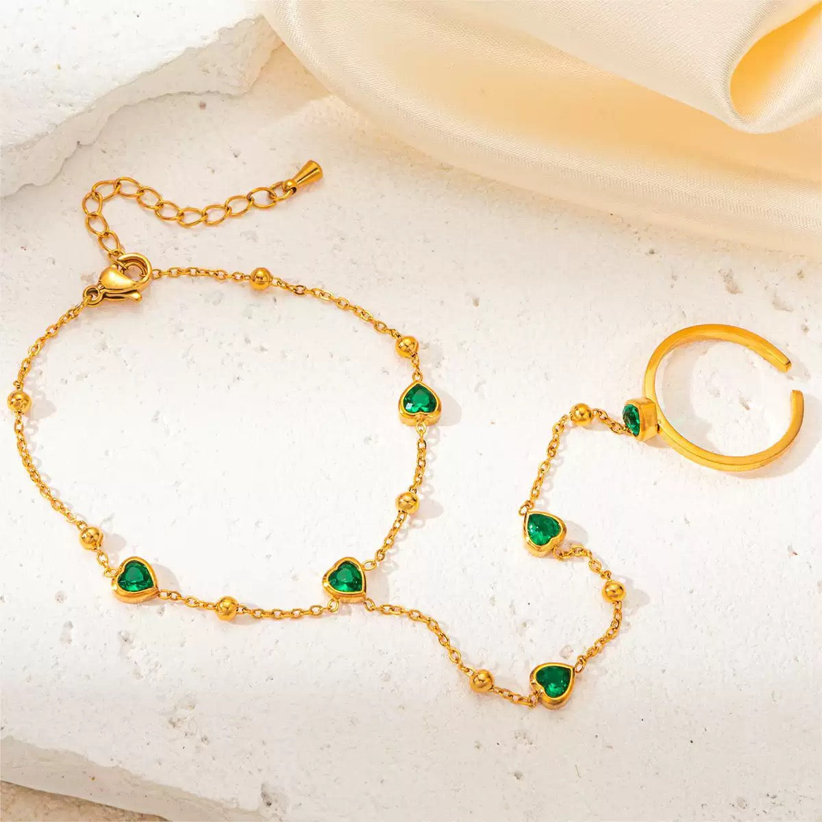Green heart hand chain ring set