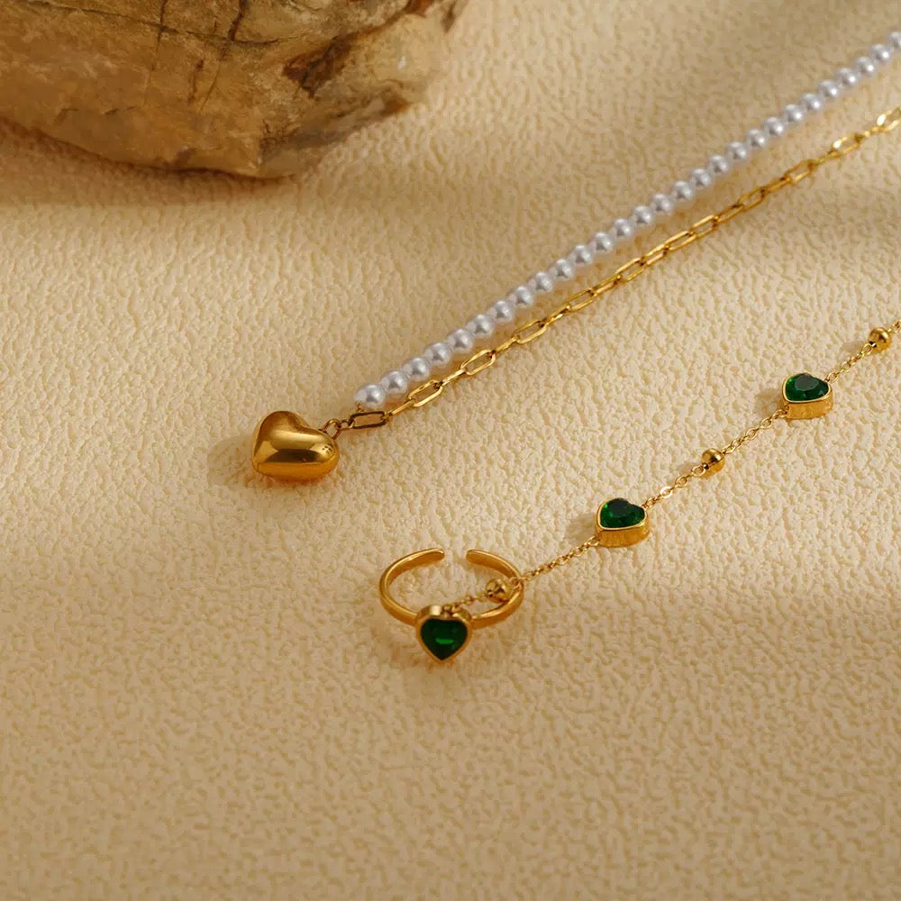 Green heart hand chain ring set